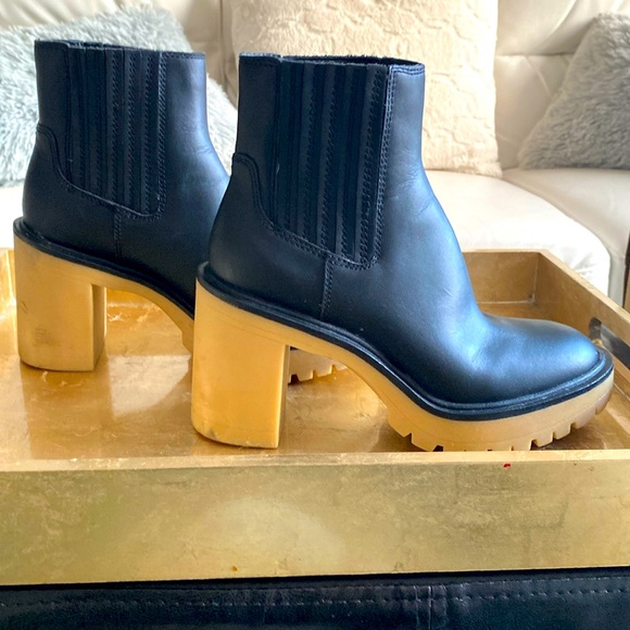 Dolce Vita Waterproof Beautiful Black stylish chunky heels boots US 6.5 - Picture 2 of 3